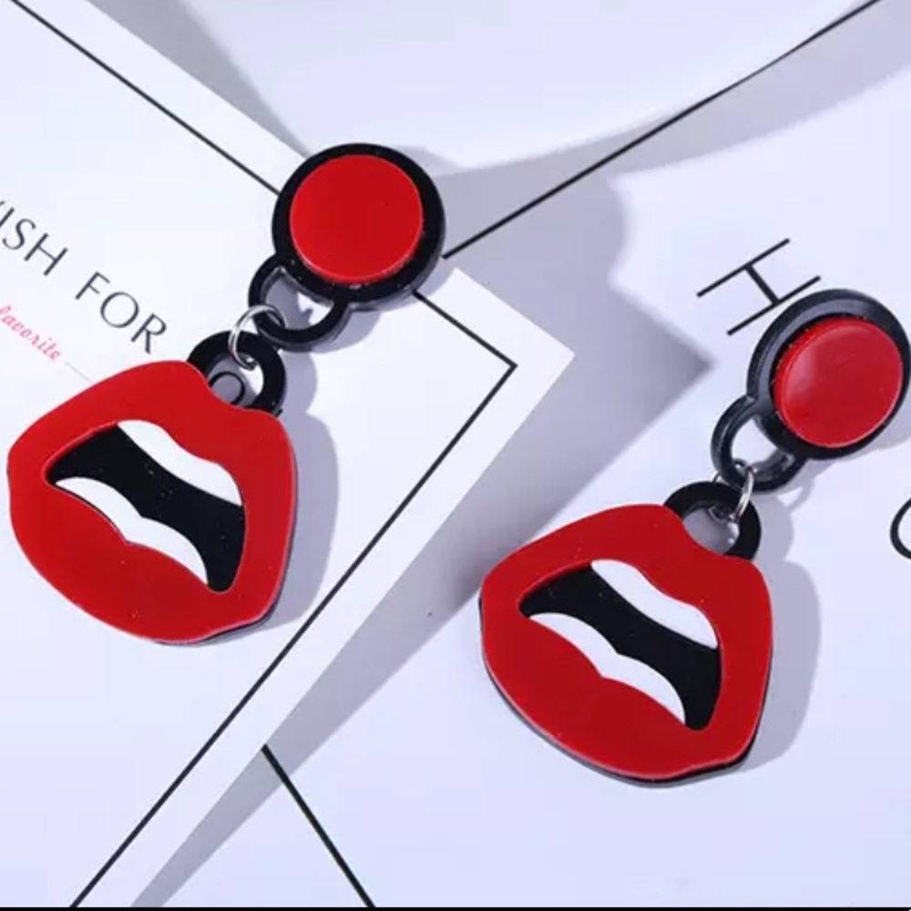 NEW Red Hot Mouth Classic Lip Earrings - Picture 2 of 4